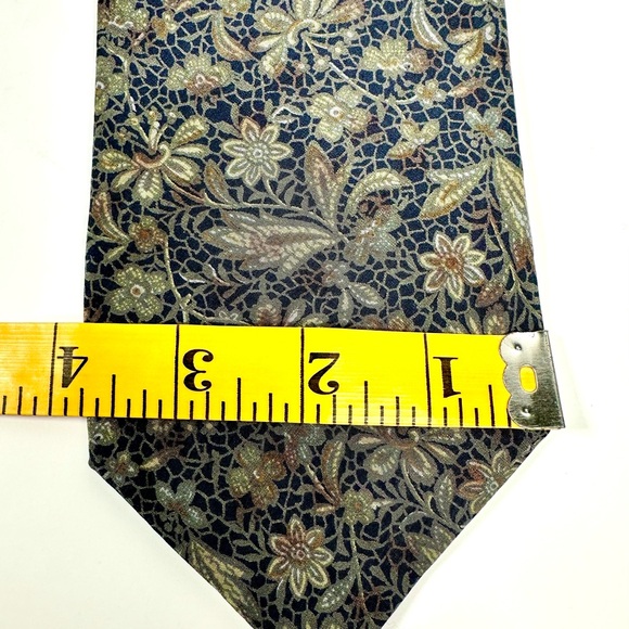 Fendi Flowey Neck tie - Picture 4 of 5